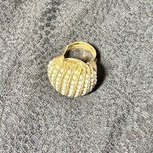 Elegant Gold and White Ring Baroness 17 Jewels